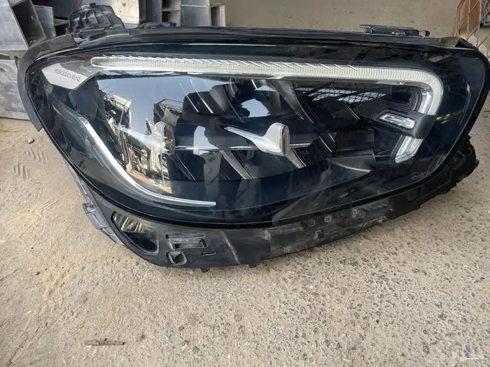 مرسيدس بنز متوفر قطع غيار 1