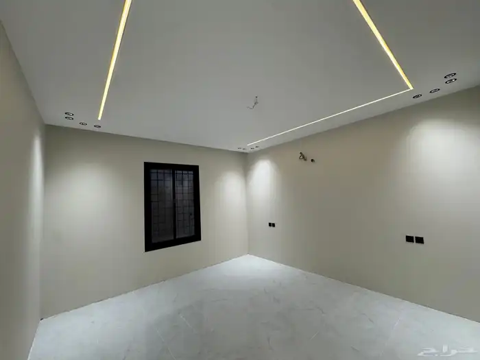 للبيع عمارة دورين وملحق نظام شقق في مخطط ولي العهد 2