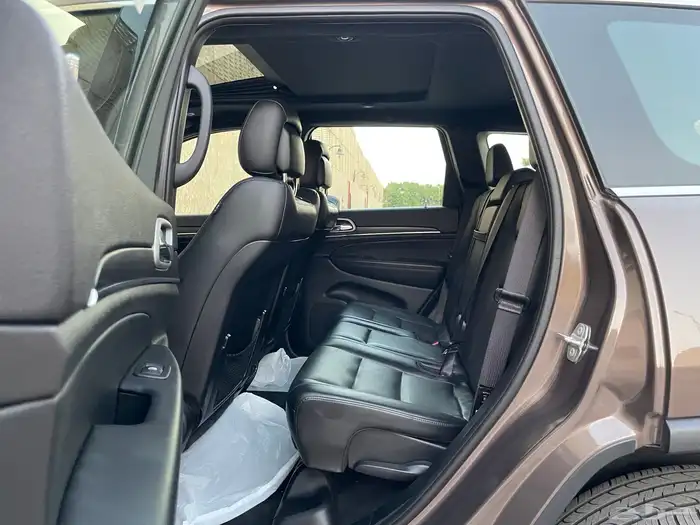 جيب جراند شيروكي ليميتيد 2021 24