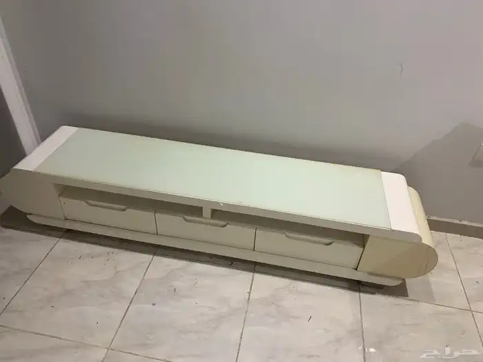 طاولات للبيع 1