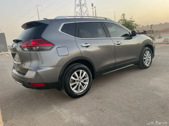 نيسان اكس تريل 10