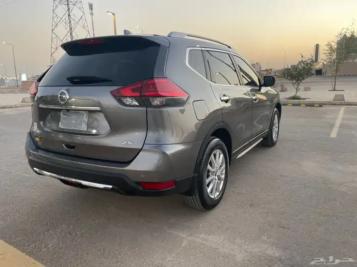 نيسان اكس تريل 9