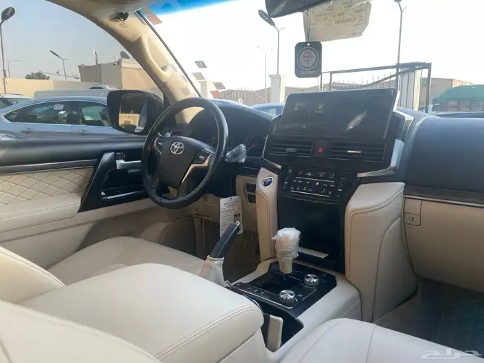 جيب لاندكروزر 2020 ممشى 150 الف فقط ( بريمي) 17