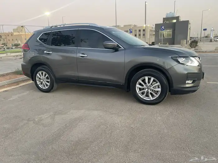 نيسان اكس تريل 12