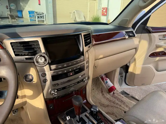 جيب لكزس 2014 LX570 فل كامل خليجي 37