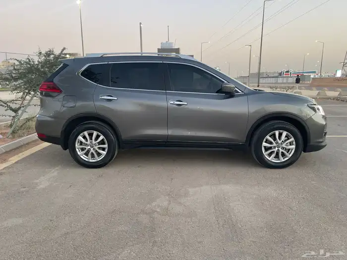 نيسان اكس تريل 11