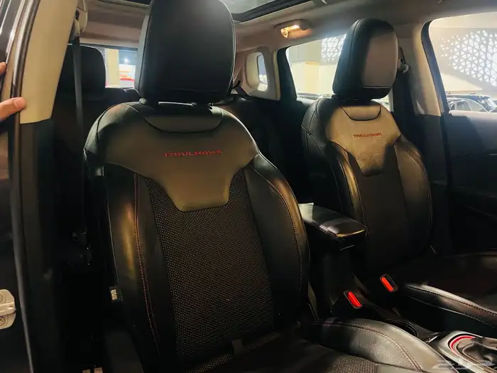 جيب كومباس 2019 تريل هوك ( بحالة ممتازة ) 7