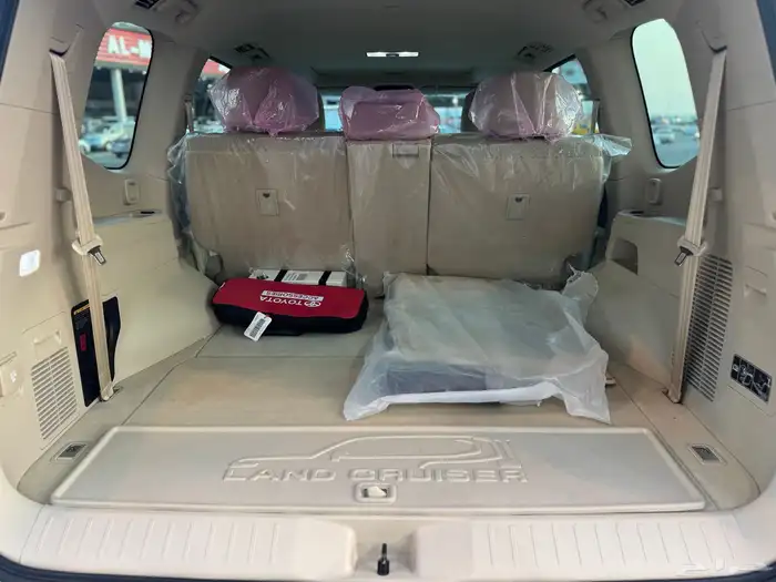 تويوتا لاندكروزر GXR L3 2024 ديزل - شبه الجديد 14