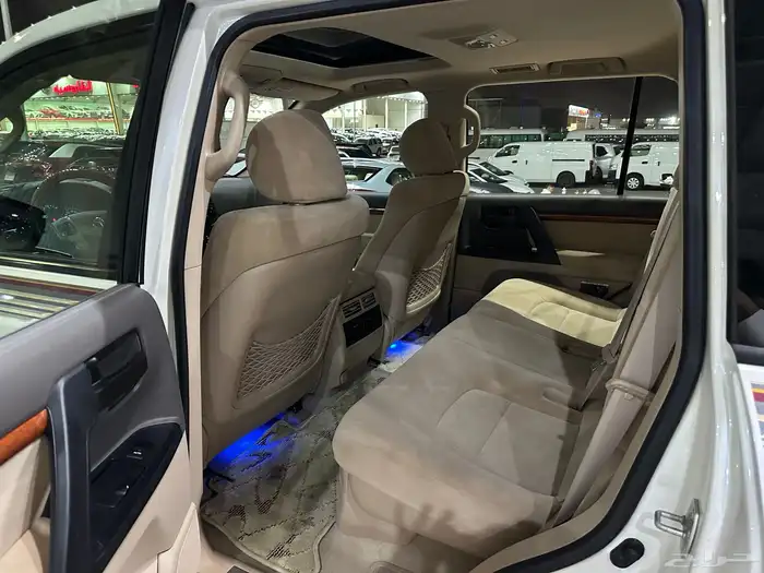 تويوتا لاند كروزر GXR موديل 2014 فل كامل نظيف بريمي 17