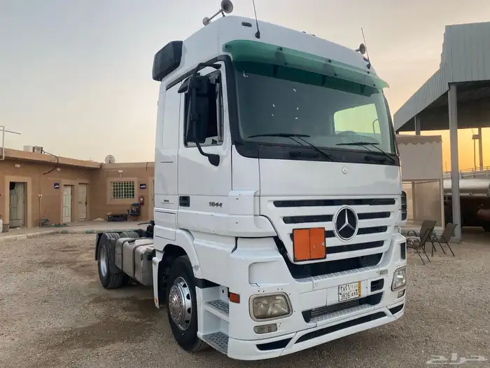 للبيع راس أكتروس 2006 ميقا سبيس نقل عام 1