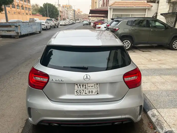 سيارة مرسيدس A200 نظيف جده لتواصل والاستفسار 9