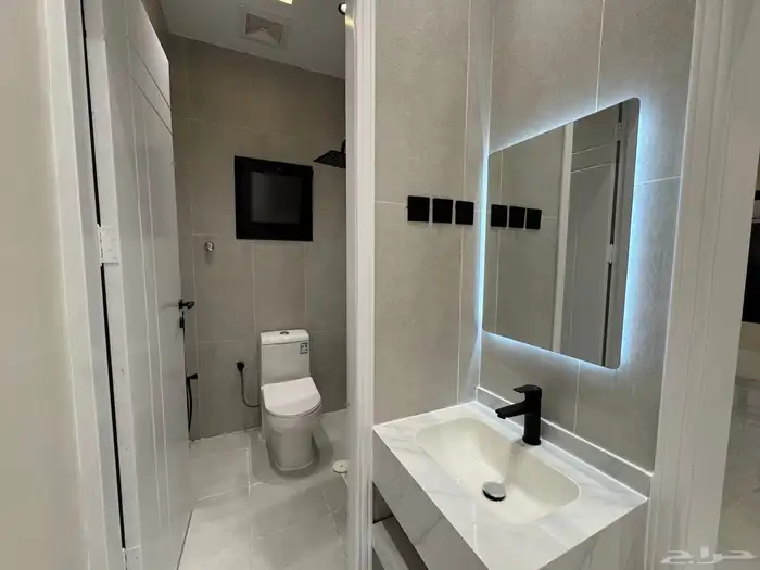 للبيع عمارة دورين وملحق نظام شقق في مخطط ولي العهد 9