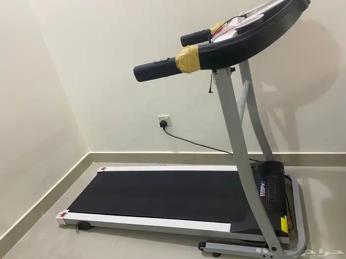 سير مشي كهربائي قابل للطي وزن 100 كجم مزود بشاشة LCD 2