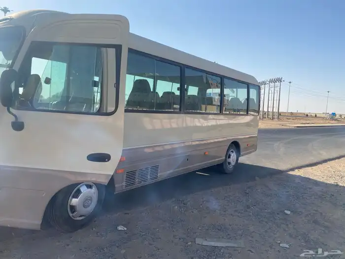 باص كاونتي 30 راكب موديل 2016 ماشي 126 الف 4