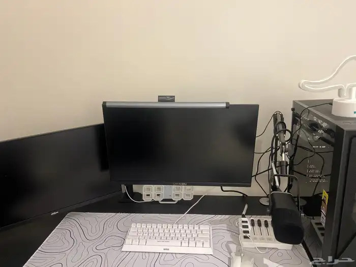 بي سي جديد مع اغراضه كيبورد وماوس ومكسر ومايك وشاشتين 1