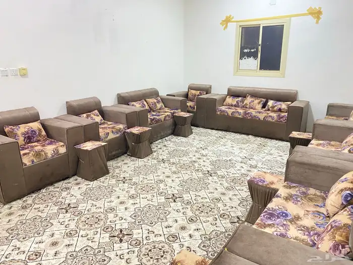 مجلس مع الفرشه وطاولات خدمه 1