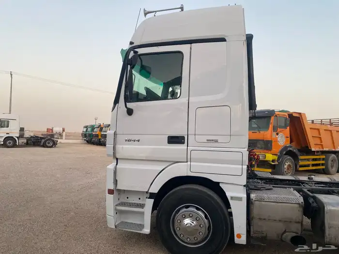 للبيع راس أكتروس 2006 ميقا سبيس نقل عام 8