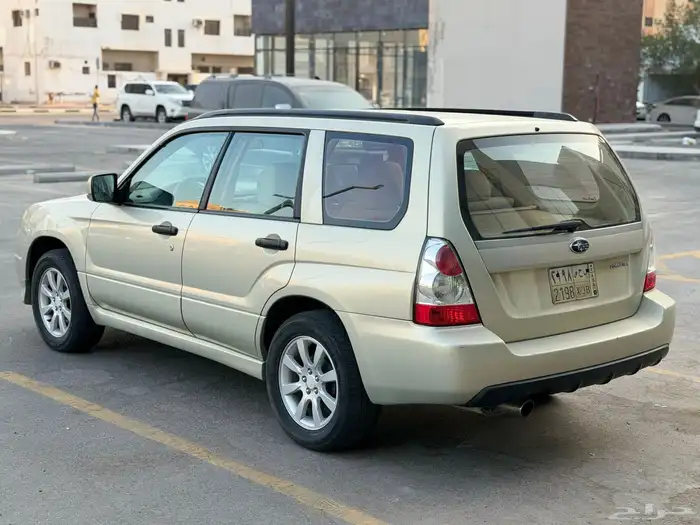 سوبارو فورستر 2006 قير عادي دبل نضييف للبيع 6