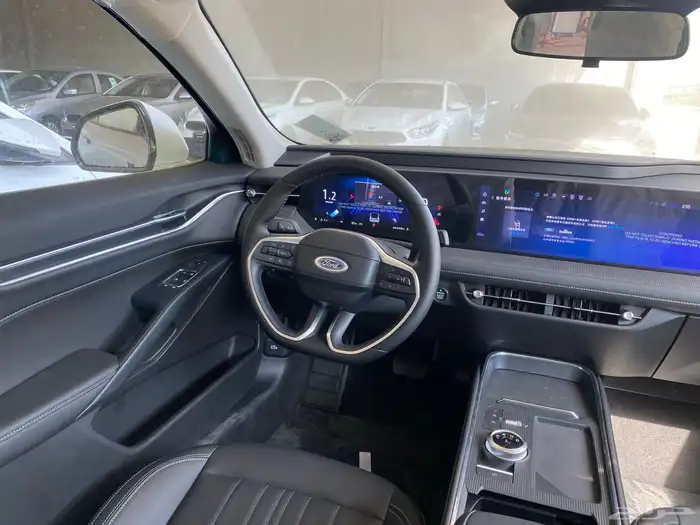 فورد توروس ترند 2025 اصفار 11