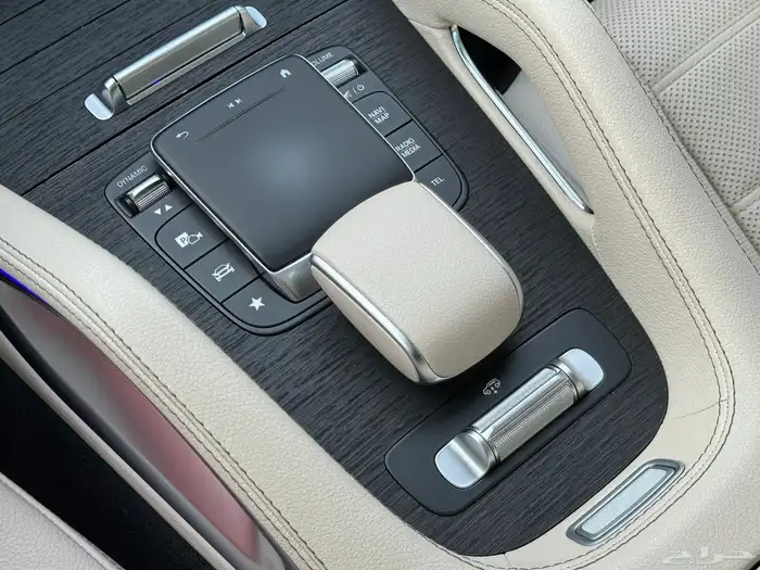 مرسيدس GLS 450 موديل 2020 كت AMG ممشى 68 الف تشيكات وكاله 43