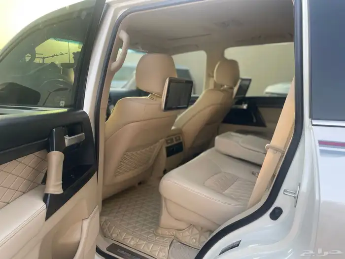 جيب لاندكروزر 2020 ممشى 150 الف فقط ( بريمي) 11