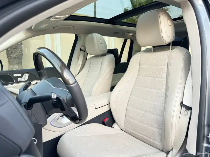 مرسيدس GLS 450 موديل 2020 كت AMG ممشى 68 الف تشيكات وكاله 30