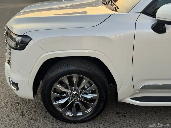 تويوتا لاندكروزر GXR L3 2024 ديزل - شبه الجديد 5