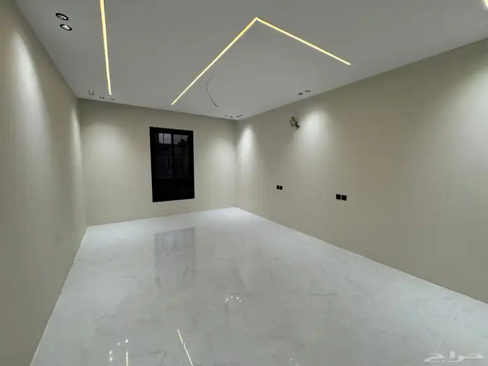 للبيع عمارة دورين وملحق نظام شقق في مخطط ولي العهد 11