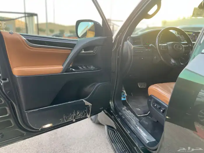 لكزس LX570 2021 زيتي ممشى 130الف 17