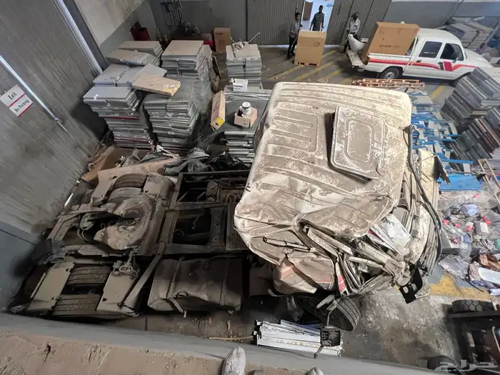 راس تريلة مرسيدس موديل 2000 قير ومكينه سليمه 5