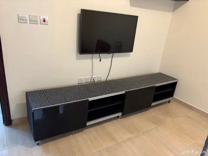 طاولة تلفزيون للبيع 0