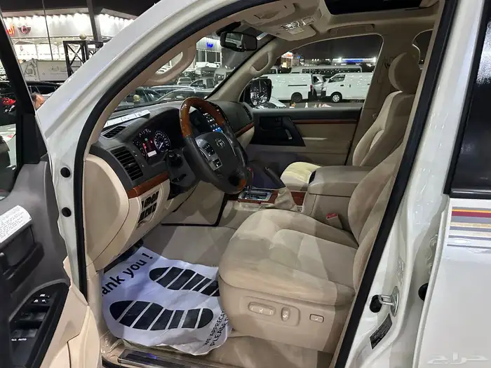 تويوتا لاند كروزر GXR موديل 2014 فل كامل نظيف بريمي 12