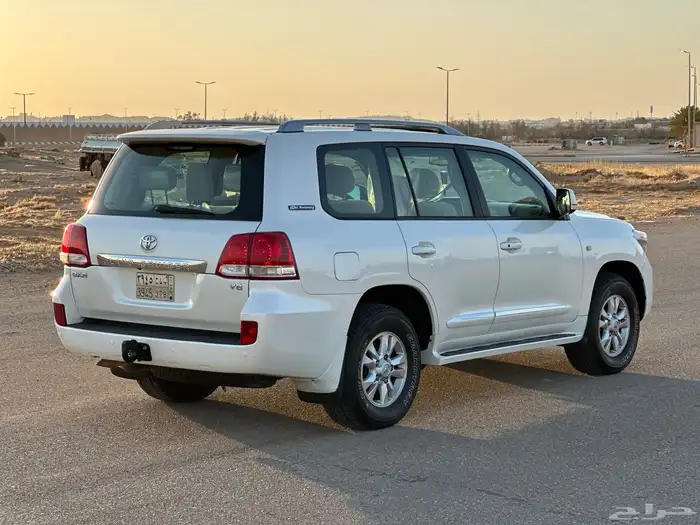 جيب لاندكروزر ستين عام قمه بالنظافة 3