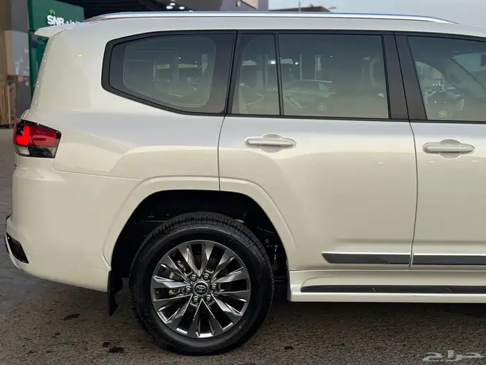 تويوتا لاندكروزر GXR L3 2024 ديزل - شبه الجديد 2