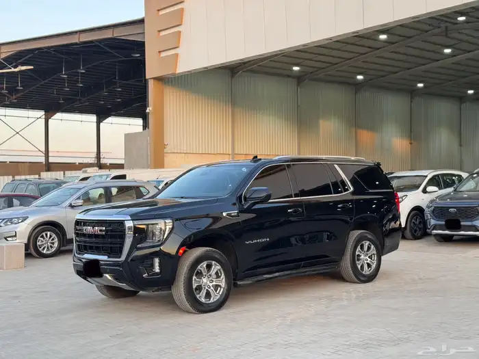 جي ام سي يوكن 2023 اسود دبل 7