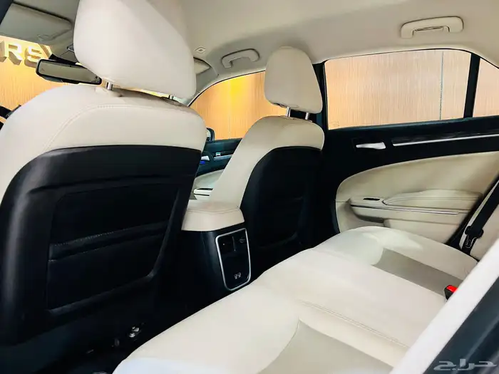 كرايزلر 2018 C300 V6 (بحاله ممتازه) 9