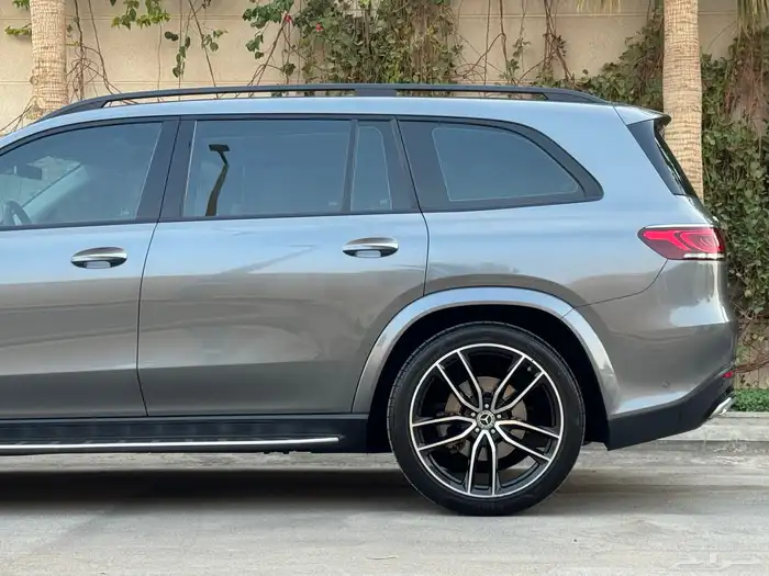 مرسيدس GLS 450 موديل 2020 كت AMG ممشى 68 الف تشيكات وكاله 63