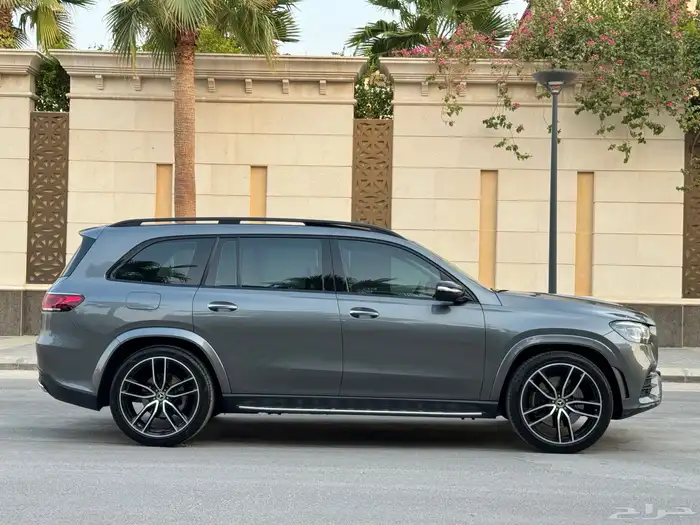 مرسيدس GLS 450 موديل 2020 كت AMG ممشى 68 الف تشيكات وكاله 21