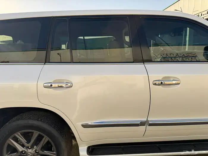 جيب لكزس 2014 LX570 فل كامل خليجي 20