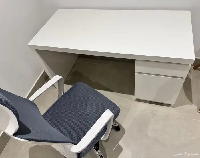 مكتب أبيض وكرسي 1