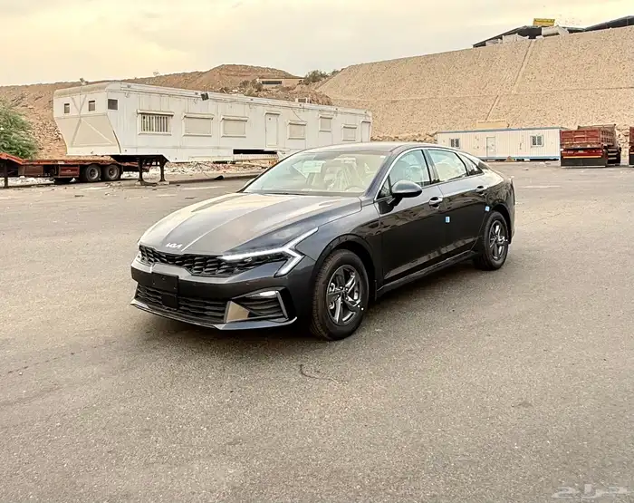 كيا K5 ( استاندر ) 2025 اصفار للبيع 0