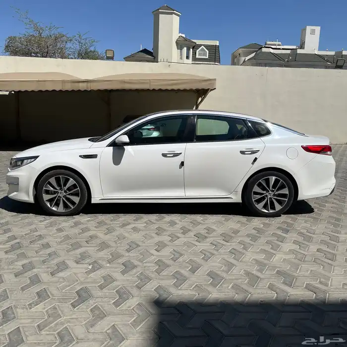 كيا اوبتيما 2016 نظيفة ممشى قليل 2