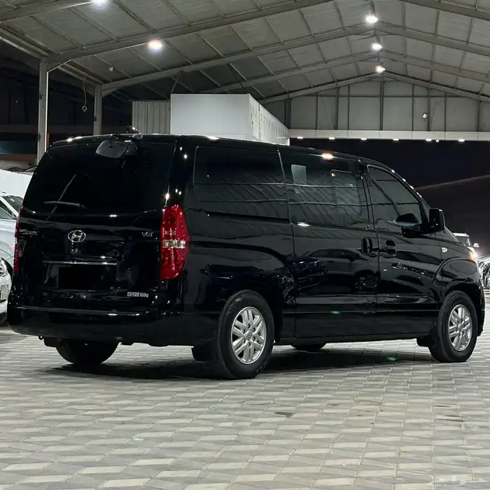 هونداي H-1 اتش ون 2021 ديزل ركاب 12راكب ماشي 88 الف ستاريكس 5