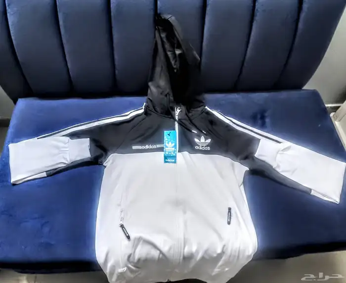 ترينقات رياضيه جديدة وأنيقة متوفر الوان بالإضافة للون الأحمر 0