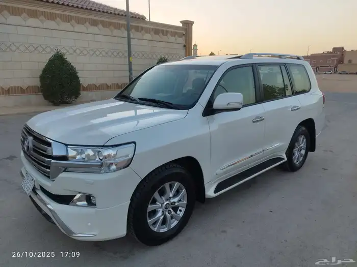 للبيع لندكروزر 2016 فل كامل وكاله شرط 0