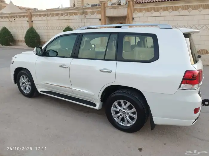 للبيع لندكروزر 2016 فل كامل وكاله شرط 9