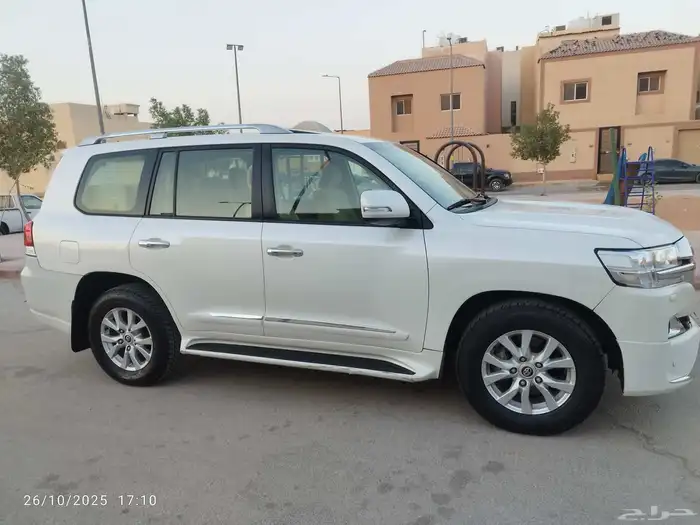 للبيع لندكروزر 2016 فل كامل وكاله شرط 4