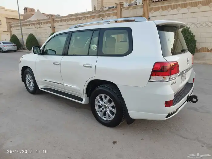 للبيع لندكروزر 2016 فل كامل وكاله شرط 7