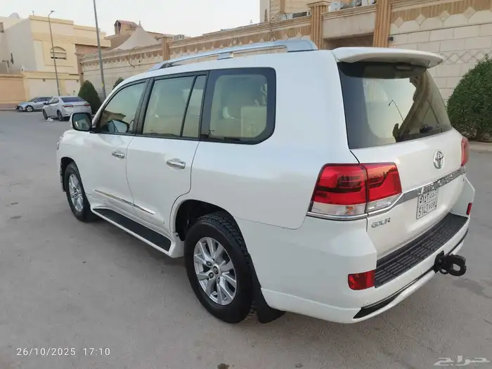 للبيع لندكروزر 2016 فل كامل وكاله شرط 8