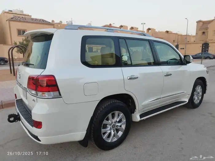 للبيع لندكروزر 2016 فل كامل وكاله شرط 5